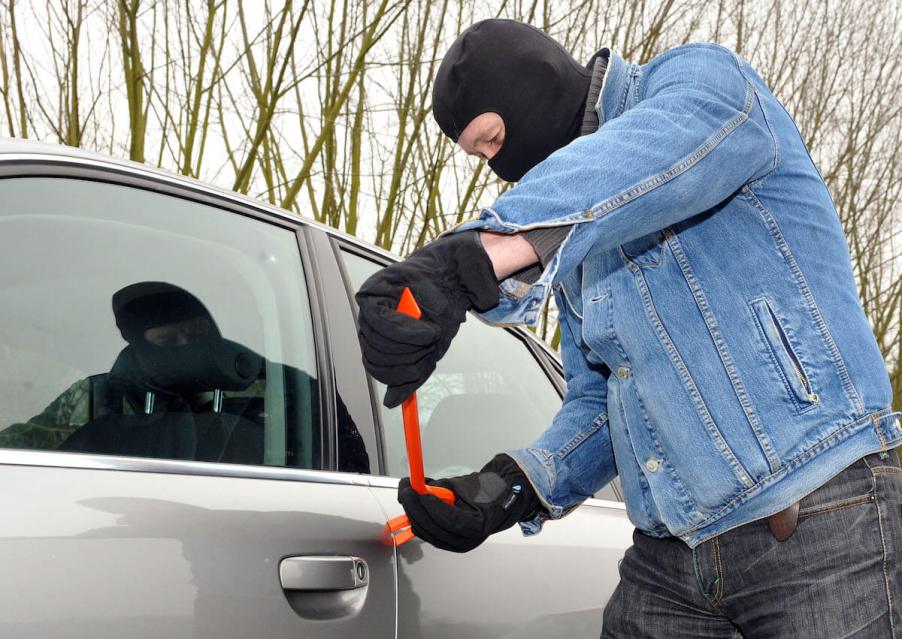 A car thief breaks into a car.