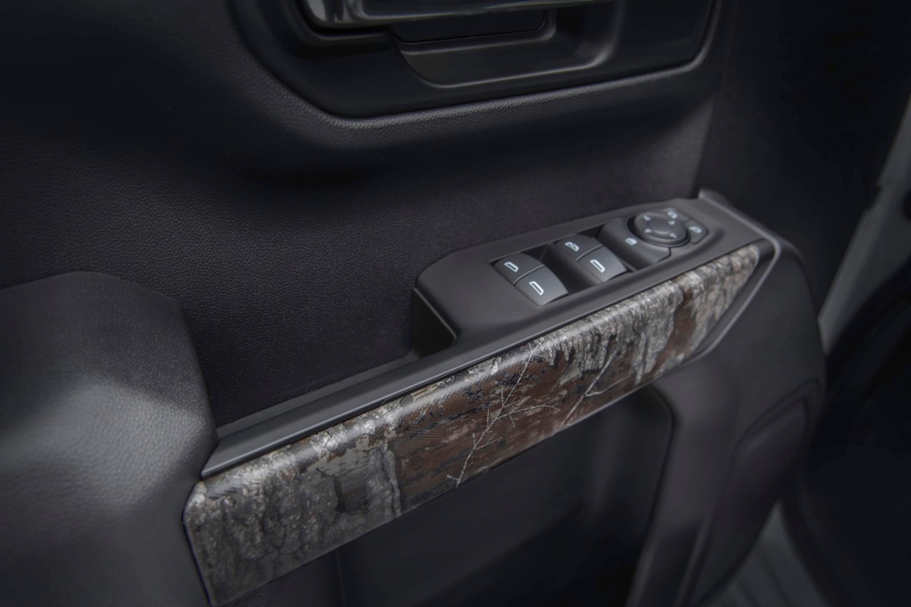 2021 silverado deals door trim