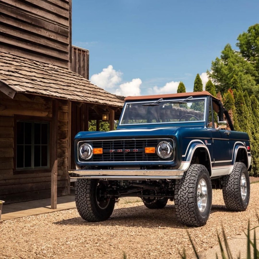 Roush-tuned Gateway Broncos Ford Bronco restomod