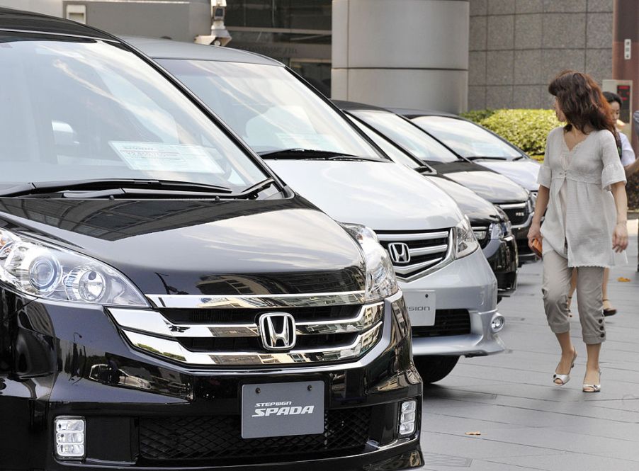 A women shopping for a car at a Honda dealership