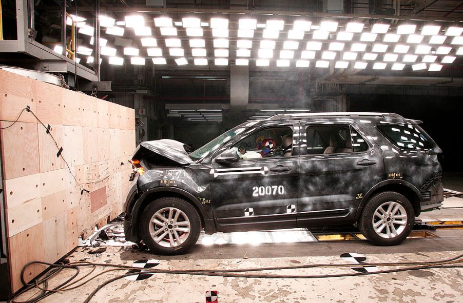 2014 Ford Explorer XLT crash test