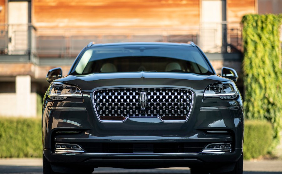 2020 Aviator Grand Touring grille shot