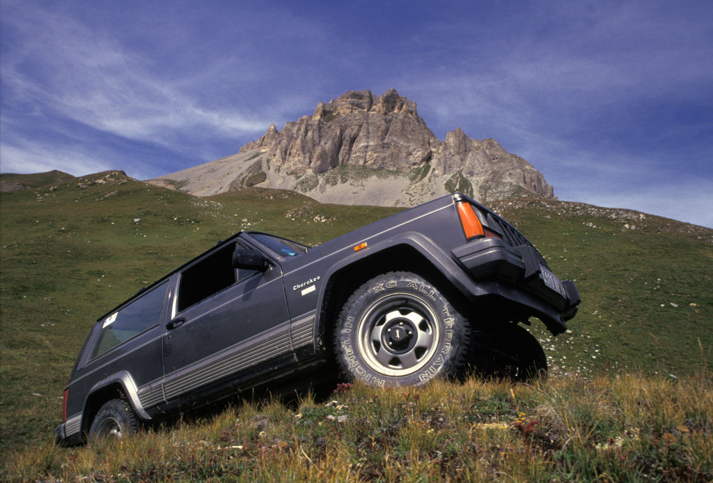 Watch This Jeep Cherokee XJ Get Washed for the First Time in a Decade