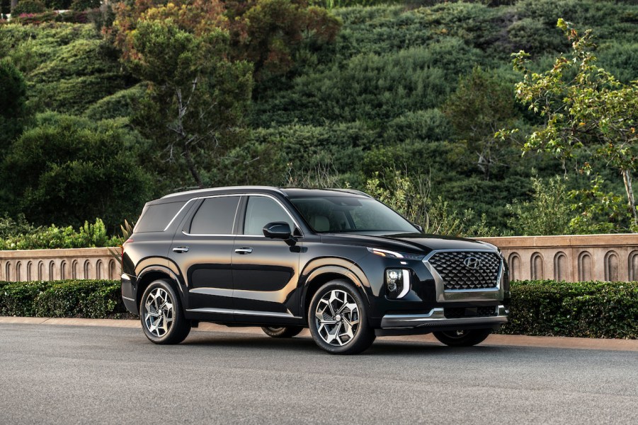 An image of a 2021 Hyundai Palisade on the road.