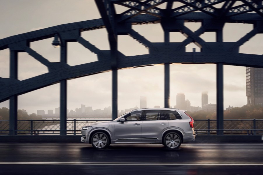 The XC90 Plug-In Hybrid Inscription T8 in Birch Light Metallic