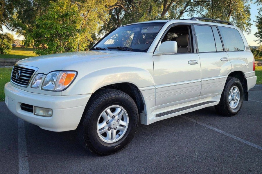 A white 2000 Lexus LX 470