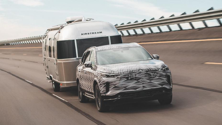 The 2022 Infiniti QX60 towing an Airstream RV