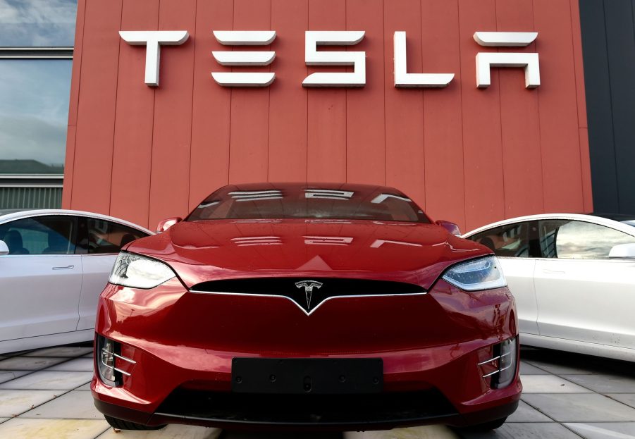 Tesla models parked in front of a Tesla building