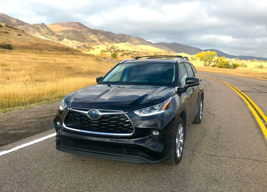 2021-Toyota-Highlander-Hybrid-Cover