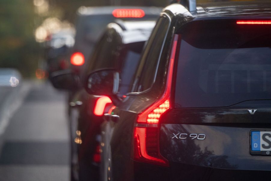 Volvo XC90 tailgating another car