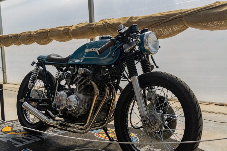 A blue custom 1974 Honda CB550 cafe racer at IMS Outdoors Chicago 2021