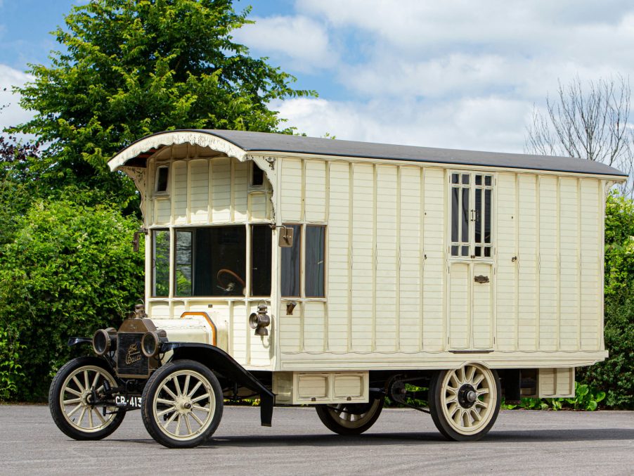 1914 Ford Model T Motor Caravan exterior