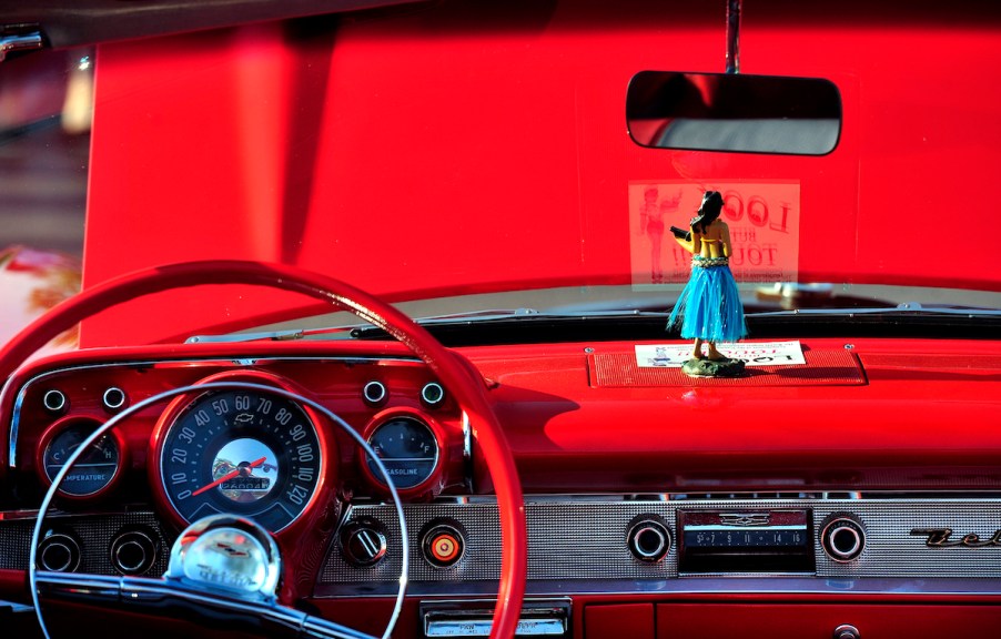 dashboard hula girl car accessory