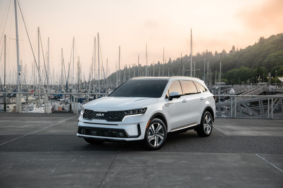 A white 2023 Kia Sorento, potentially a Kia Sorento Hybrid SX-P.