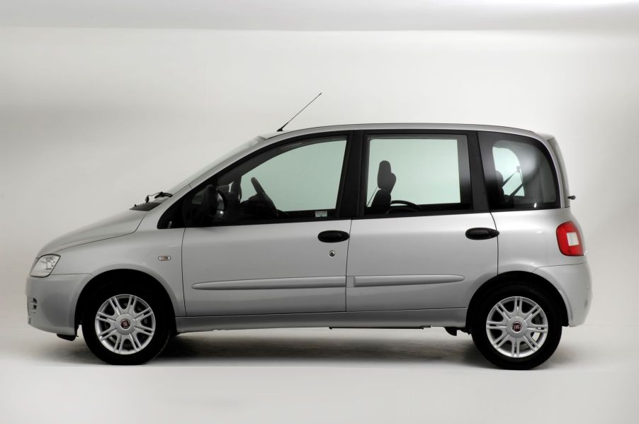 A side profile shot of a light gray 2009 Fiat Multipla model lacking the distinctive high headlights