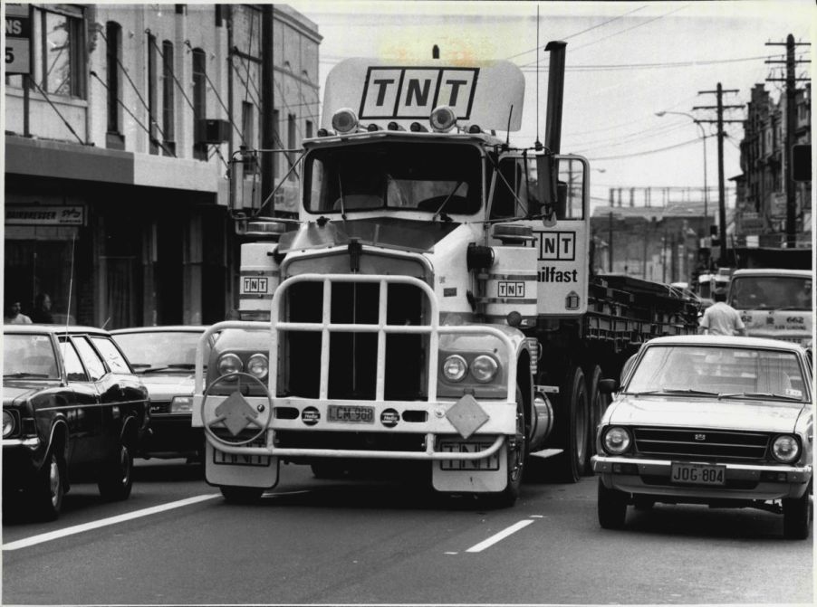 A black-and-white photo of a semi-truck braking accident in Newtown in 1987