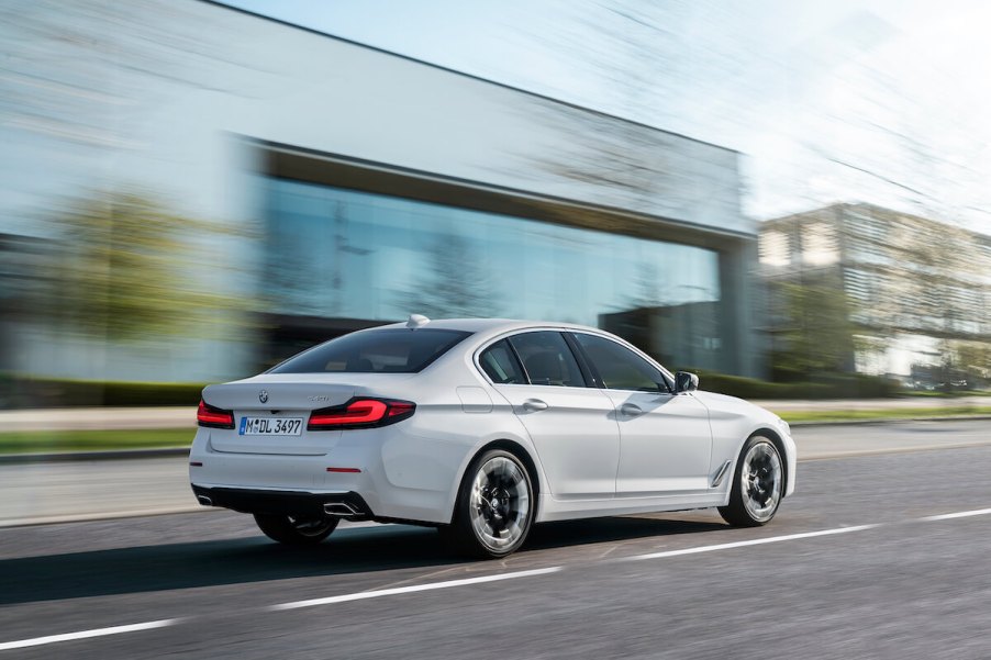 2023 BMW 530i white