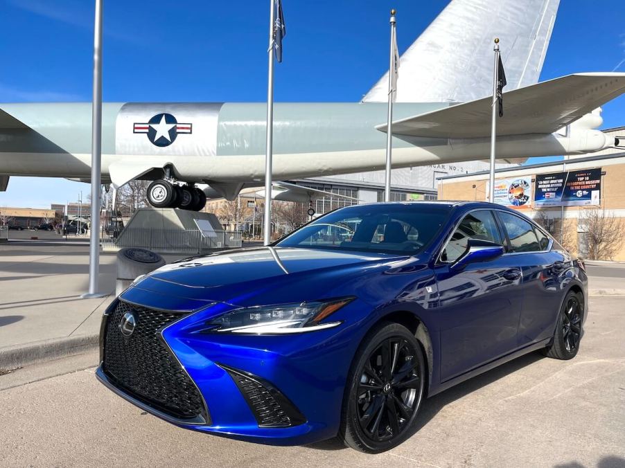 2023 Lexus ES 350 F Sport front view