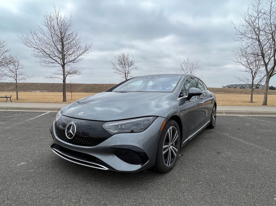 2023 Mercedes-Benz EQE 350 front corner view