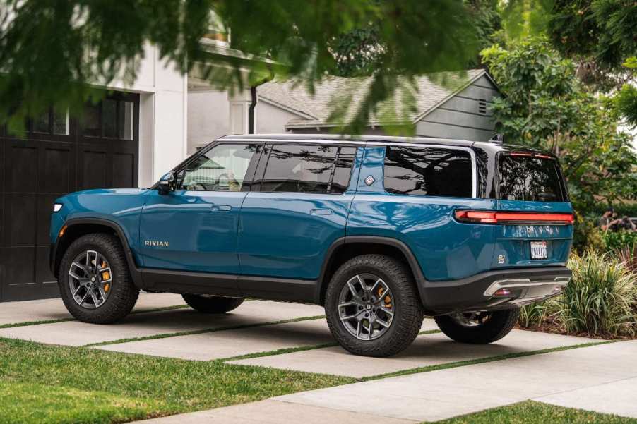 Rivian R1S in blue