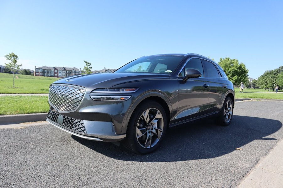 2023 Genesis Electrified GV70 front side view