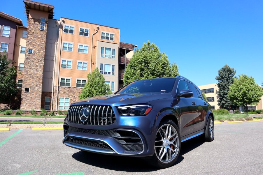 2024 Mercedes-Benz GLE front view next to a building