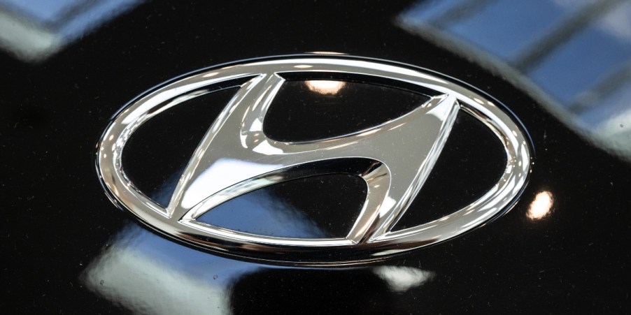 A silver Hyundai Logo is displayed.