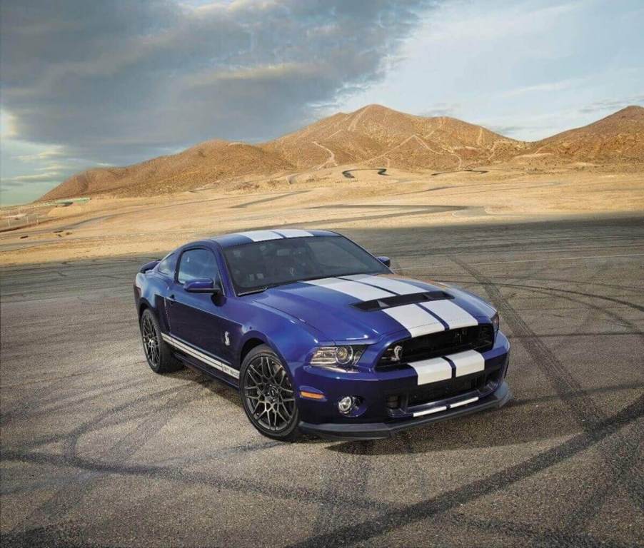 A blue Ford Mustang Shelby GT500 shows off its stripes.