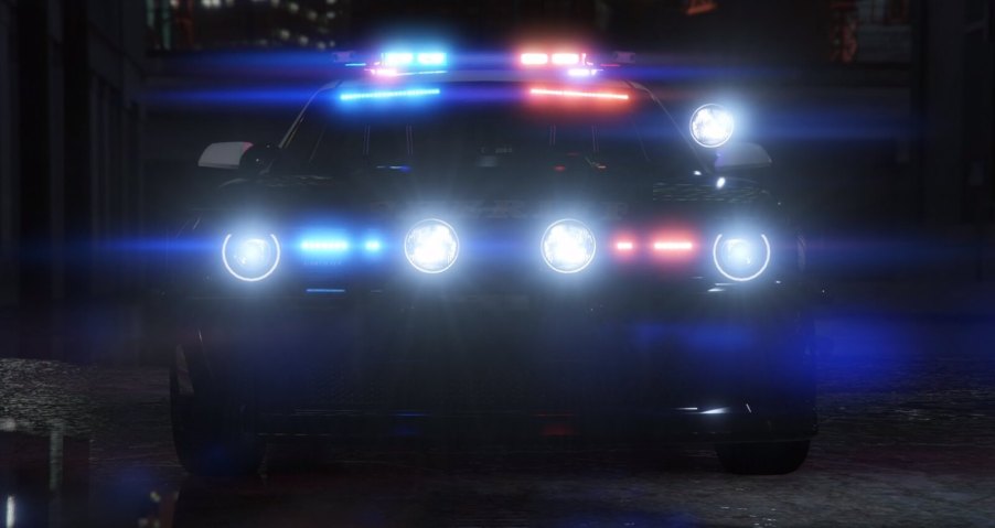 A Gauntlet Interceptor, a GTA V version of a Dodge Challenger police car.