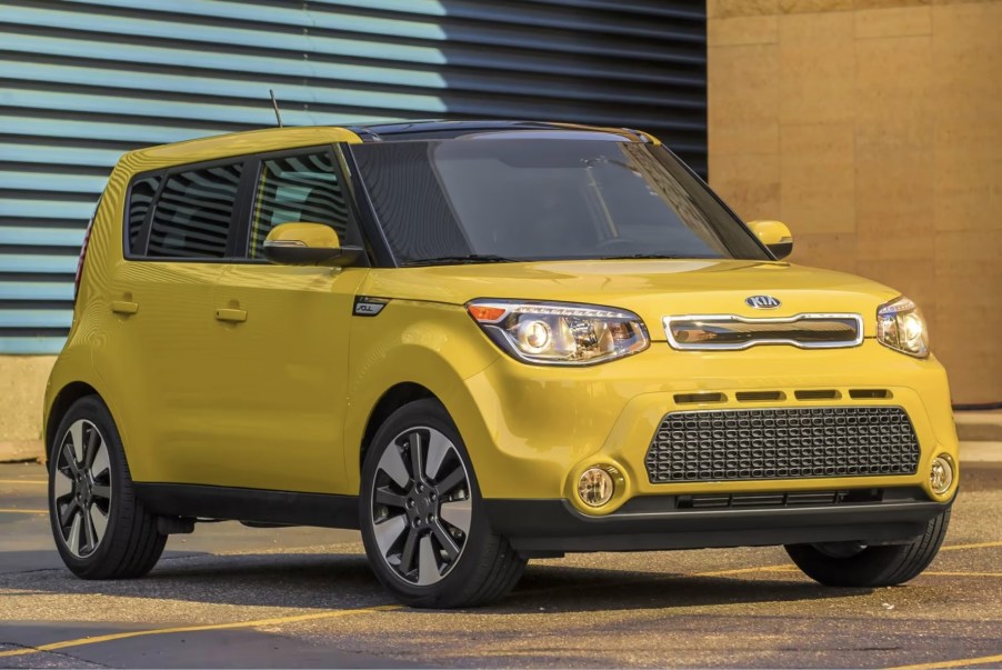 The 2016 Kia Soul near a building