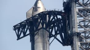 A SpaceX Starship waits on a launch pad.