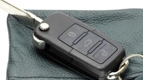 Needing replacement car keys is nothing new as many drivers need new ones. However, is it legal to sell a car with no keys?