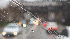 The view of a traffic jam during the rain through the windshield