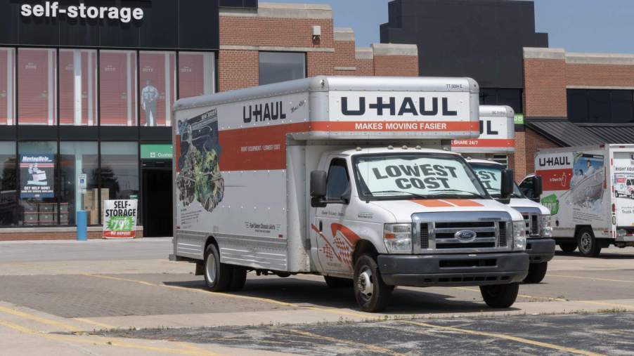 Police made multiple arrests after stopping a U-Haul with 7 children in ...