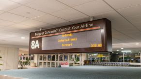 A sign at Orlando International Airport telling passengers about a gate.