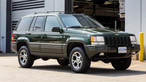 1997 Jeep Grand Cherokee Orvis Edition parked in right front angle view