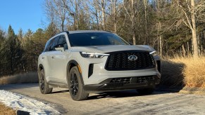 The 2025 Infiniti QX60 near snow