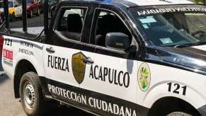 Mexican police Nissan NP300 patrol pickup truck in Acapulco.