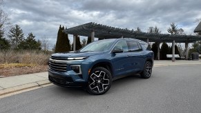 The 2025 Chevy Traverse parked pavement