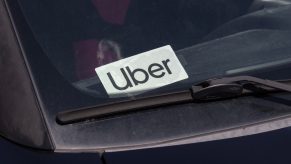 An Uber driver uses a tiny placard to alert passengers.