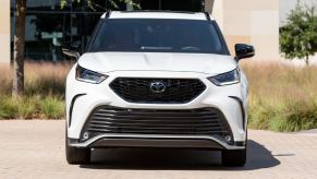 The 2025 Toyota Highlander and other recent models are among the top SUVs to buy, but there are other cheaper midsize options.